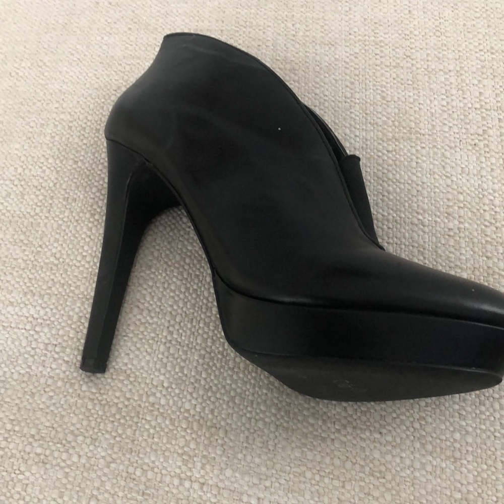 Jessica Simpson Black Stiletto Booties with Platform base - Picture 4 of 5